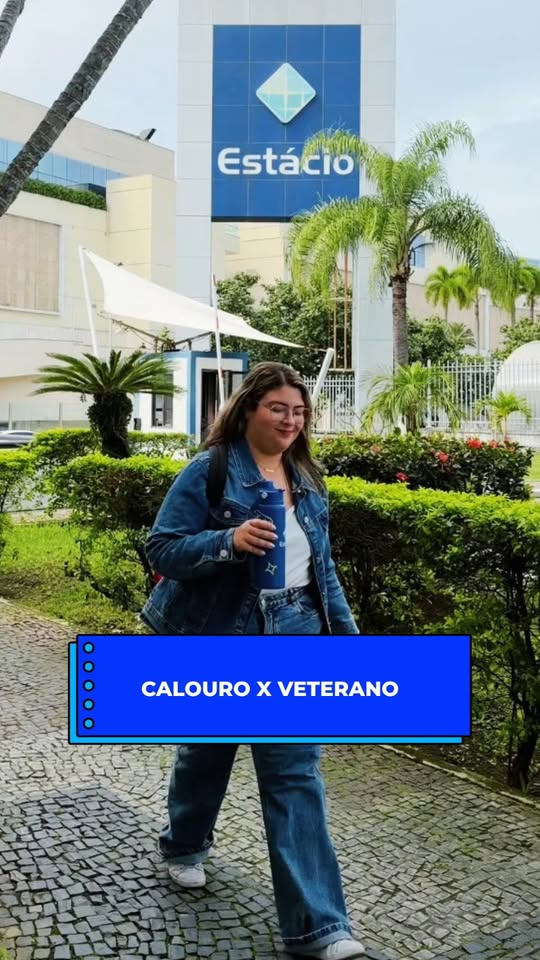 Todo calouro começa assim… 👀🎒 E todo veterano já descobriu que não precisa carregar a vida toda na mochila. 😂